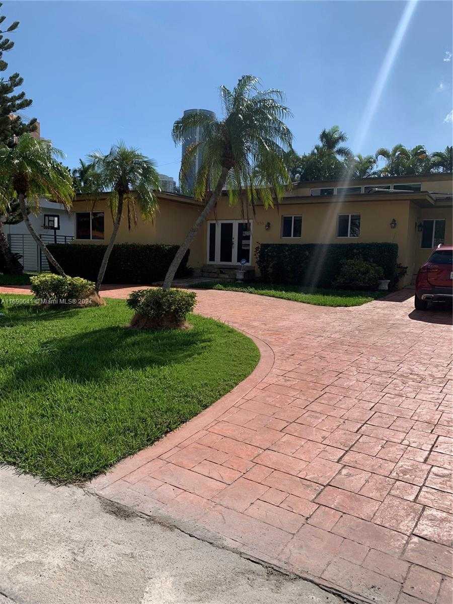 Small Image of 310 191ST TER, Sunny Isles Beach Number 2