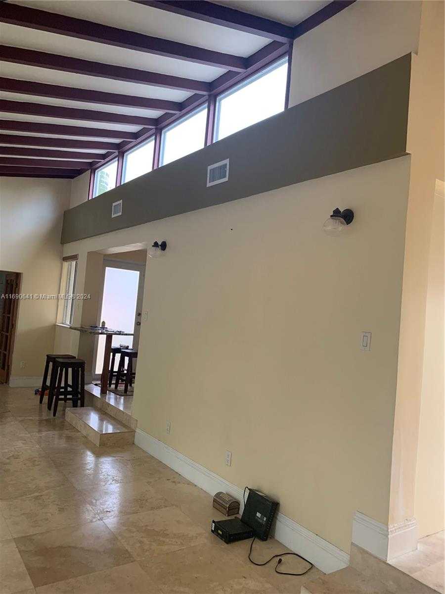 Small Image of 310 191ST TER, Sunny Isles Beach Number 4