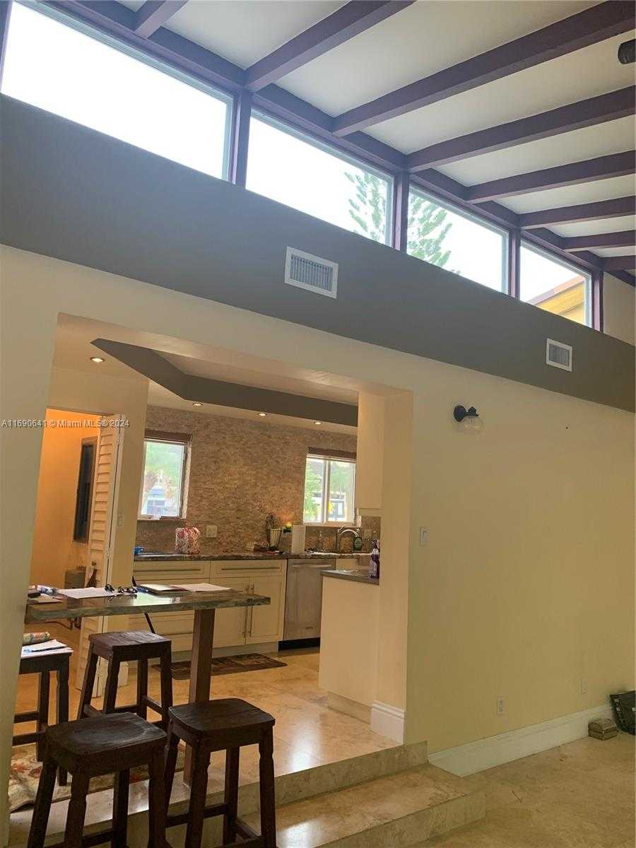 Small Image of 310 191ST TER, Sunny Isles Beach Number 9