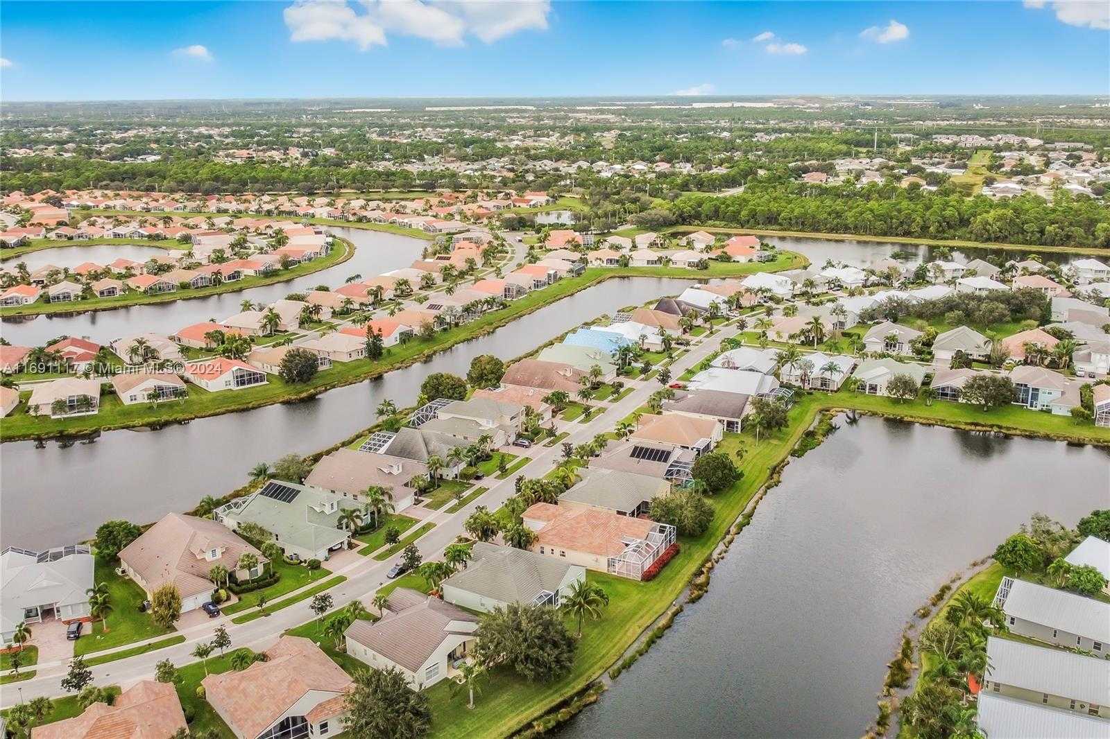 Small Image of 174 NORTH WEST MAGNOLIA LAKES BLVD, Port St. Lucie Number 4