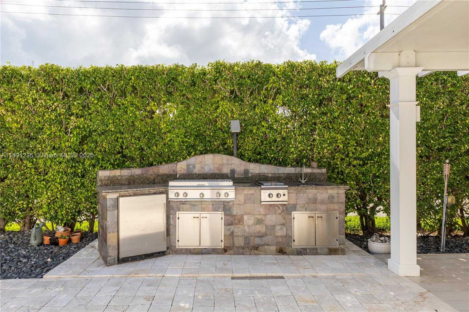 Small Image of 8801 DICKENS AVE, Surfside Number 10