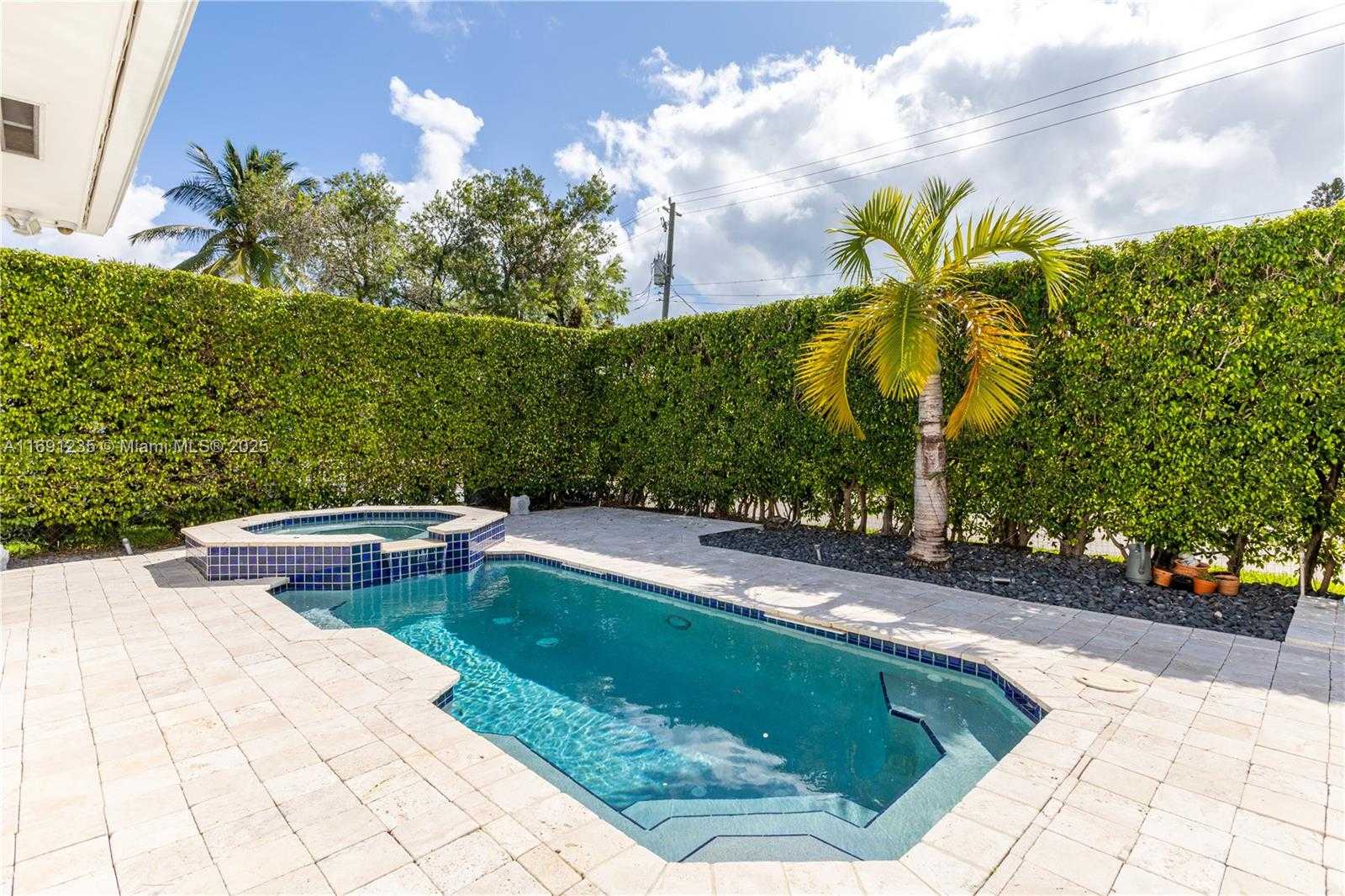Small Image of 8801 DICKENS AVE, Surfside Number 11