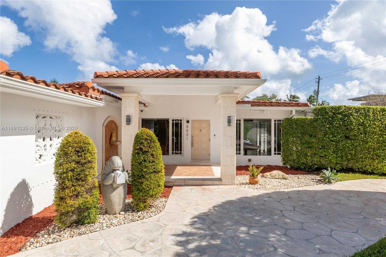 Small Image of 8801 DICKENS AVE, Surfside Number 13