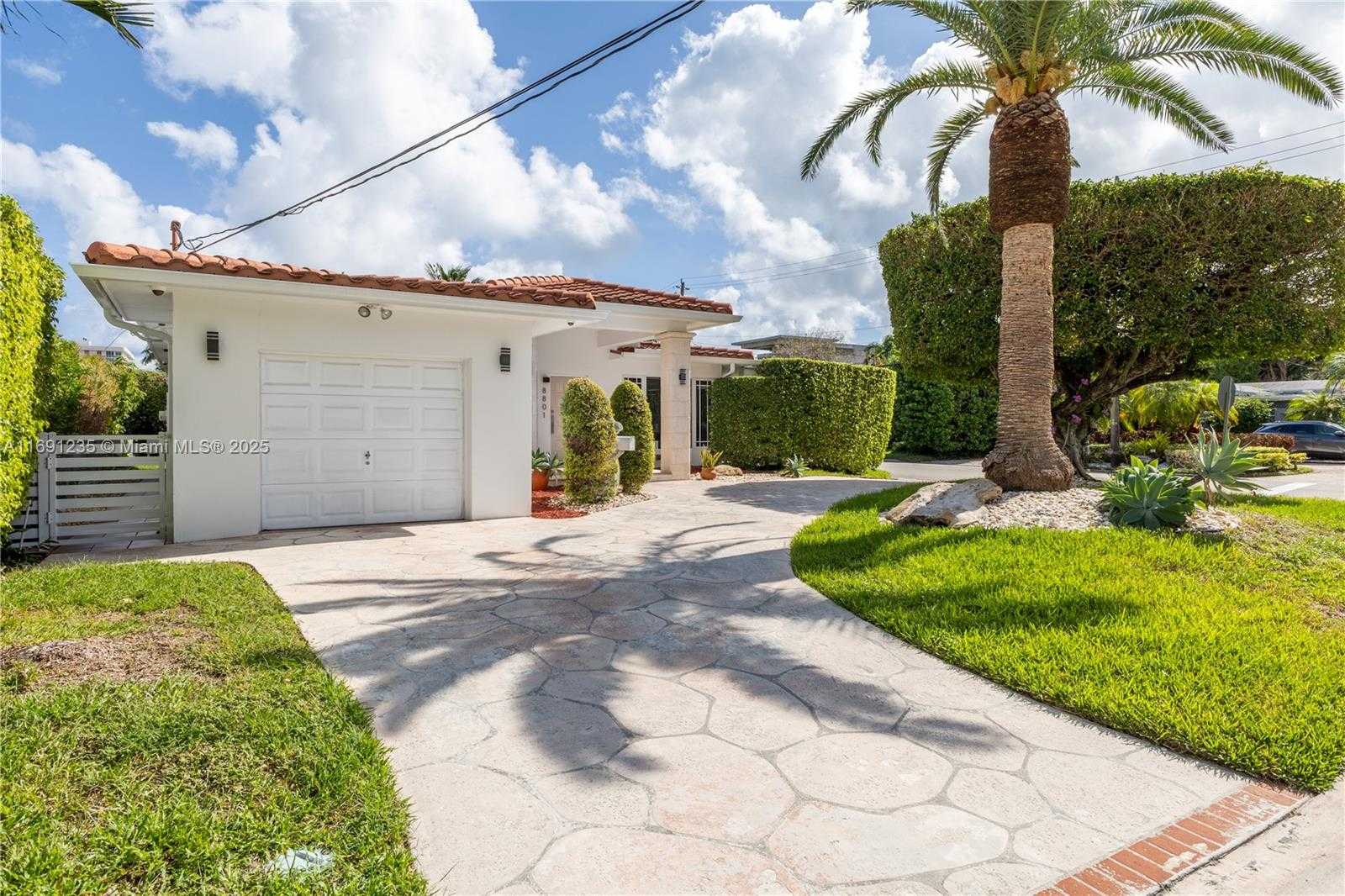 Small Image of 8801 DICKENS AVE, Surfside Number 14