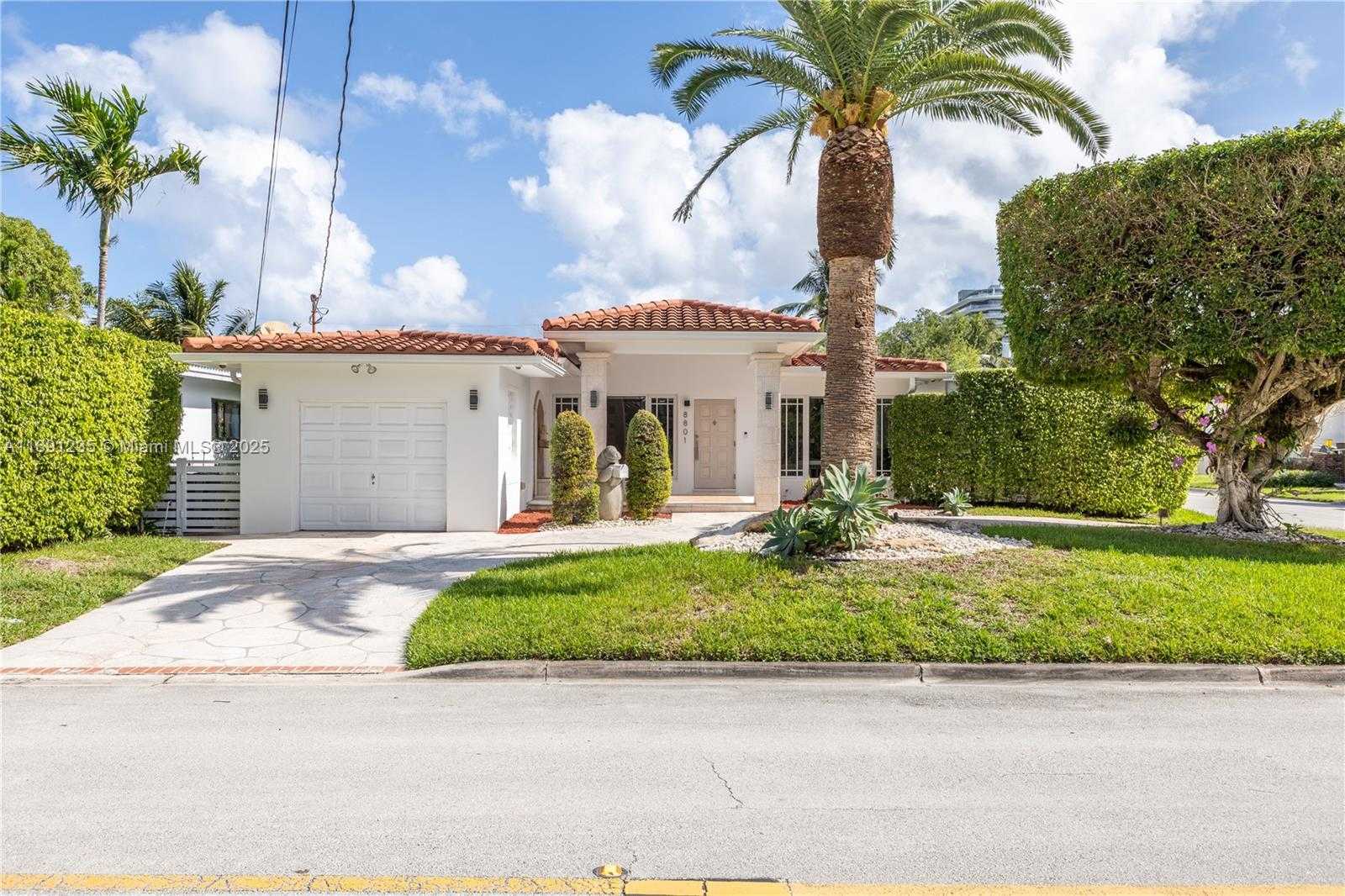 Small Image of 8801 DICKENS AVE, Surfside Number 17