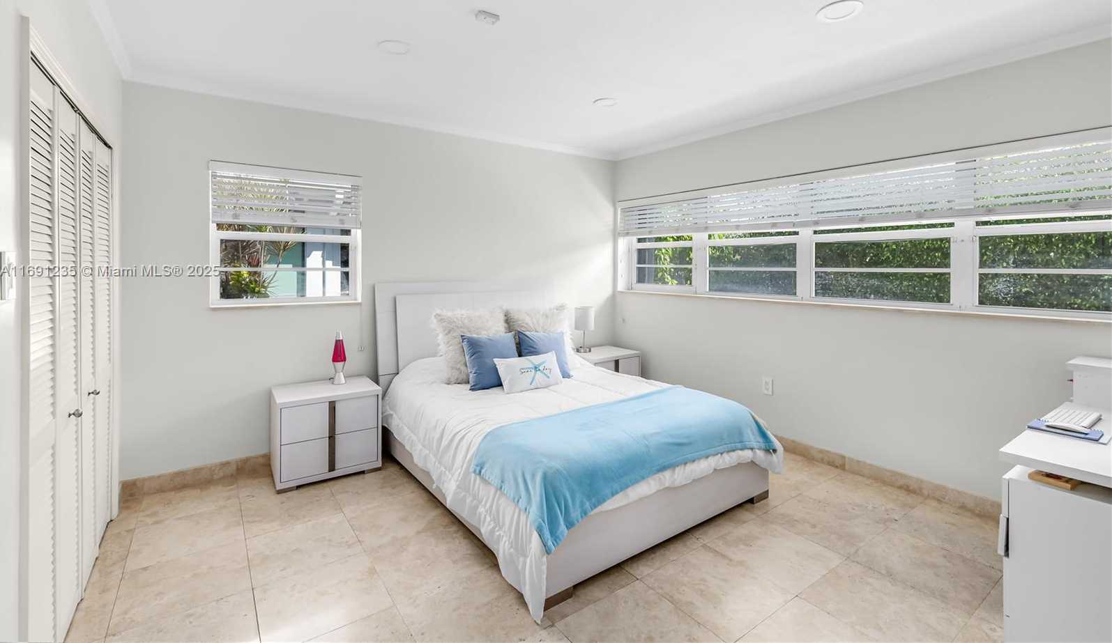 Small Image of 8801 DICKENS AVE, Surfside Number 22