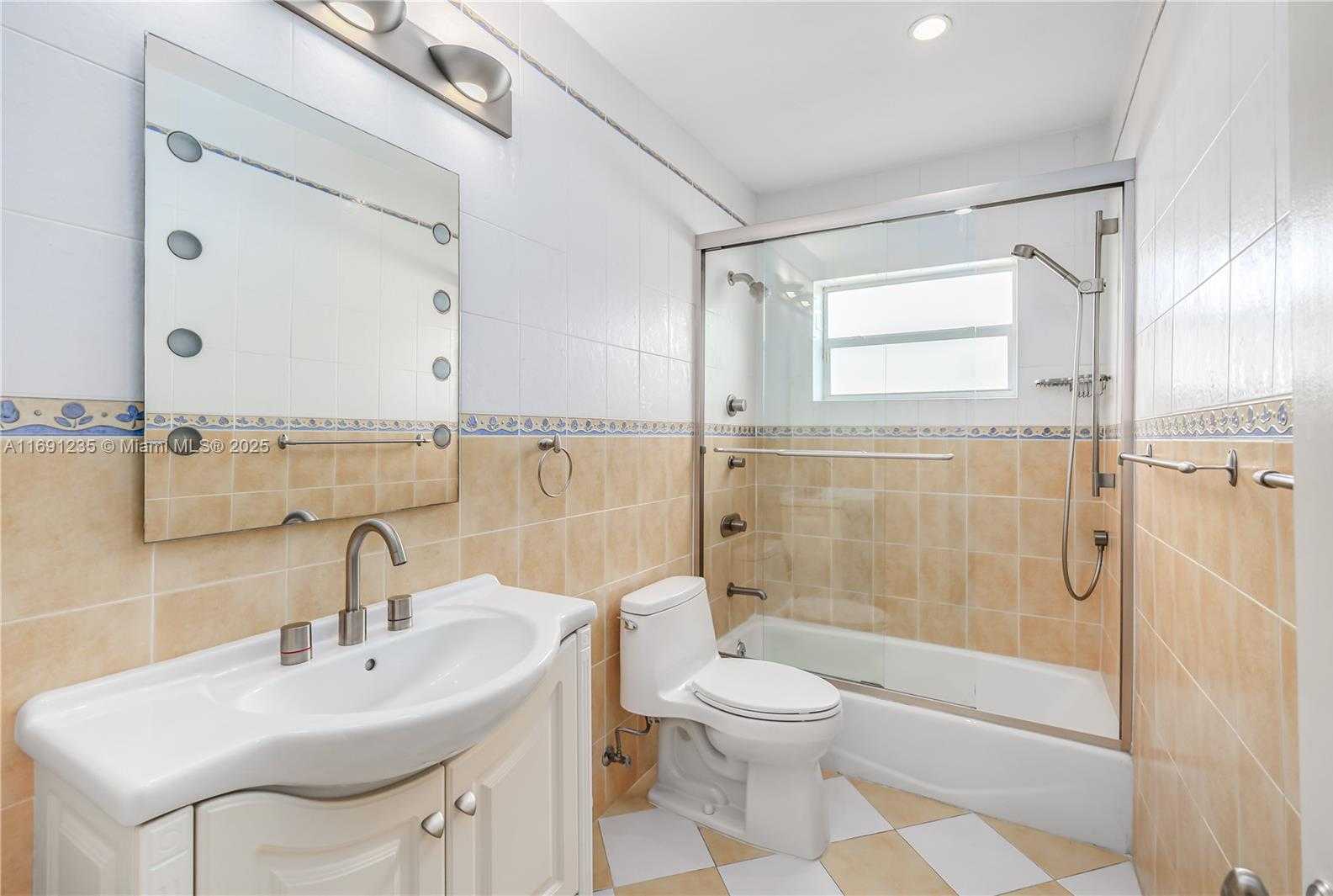 Small Image of 8801 DICKENS AVE, Surfside Number 24