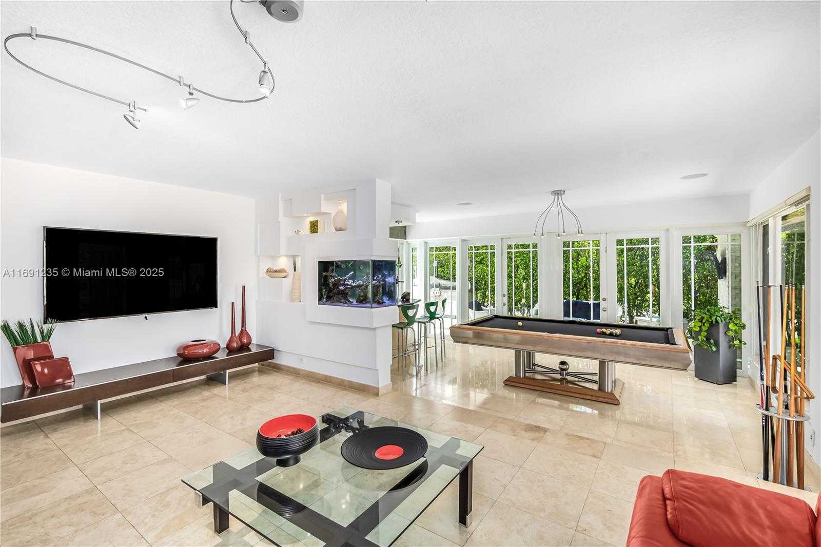 Small Image of 8801 DICKENS AVE, Surfside Number 30