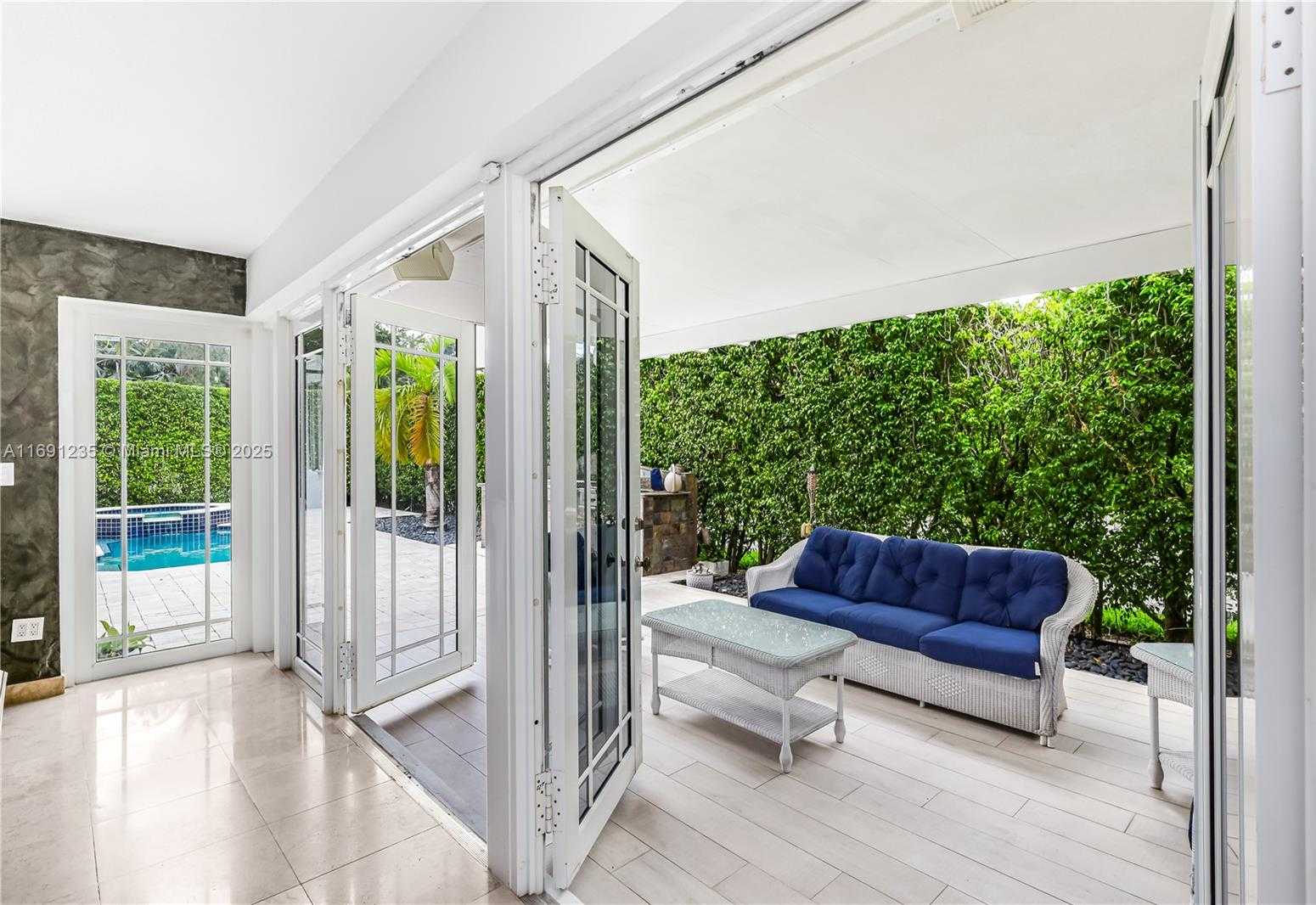 Small Image of 8801 DICKENS AVE, Surfside Number 33