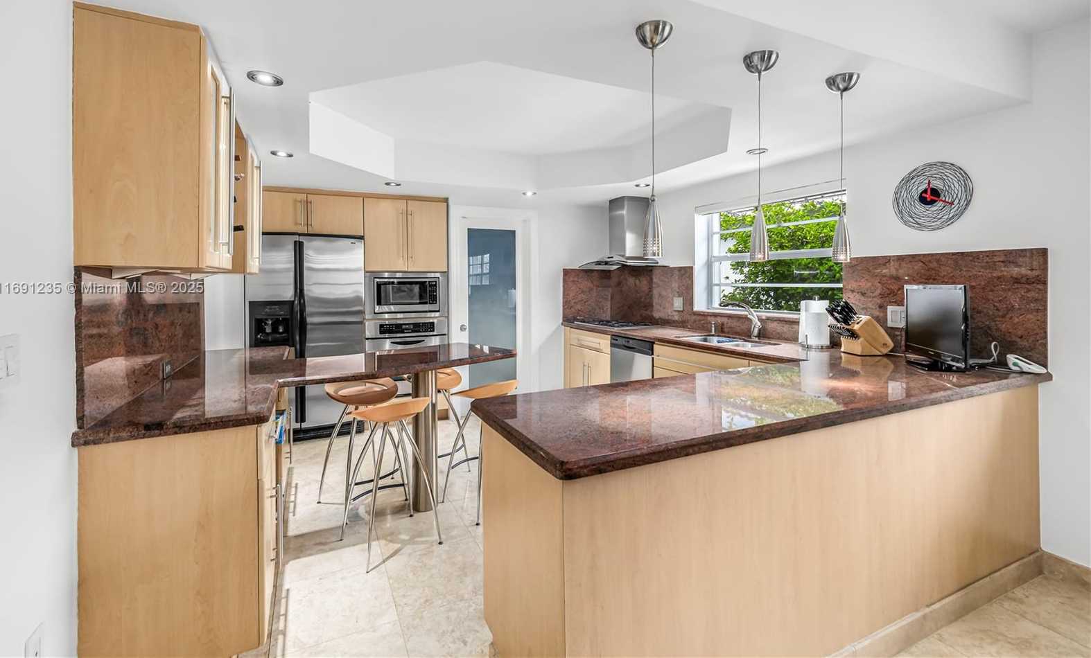 Small Image of 8801 DICKENS AVE, Surfside Number 36