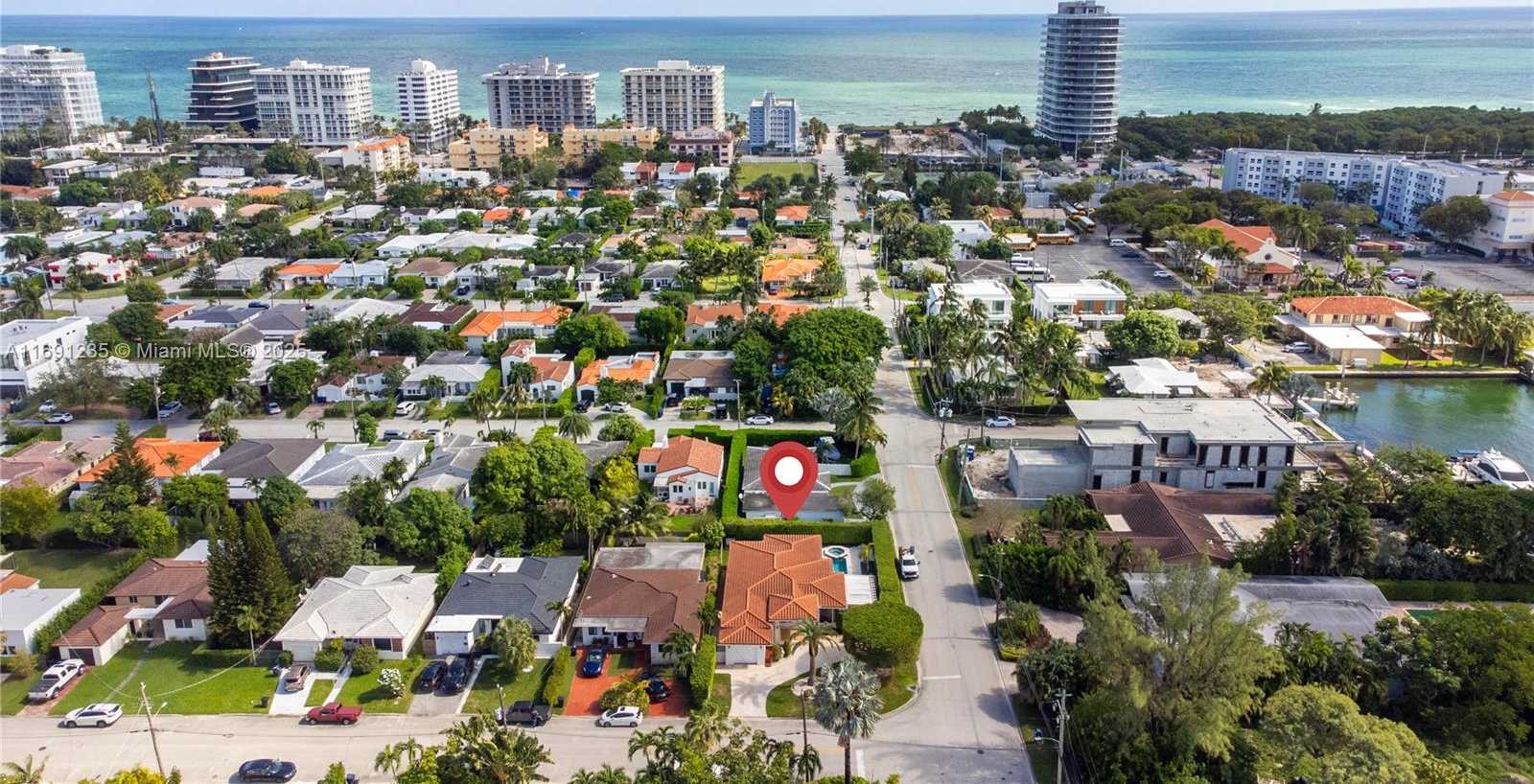 Small Image of 8801 DICKENS AVE, Surfside Number 4