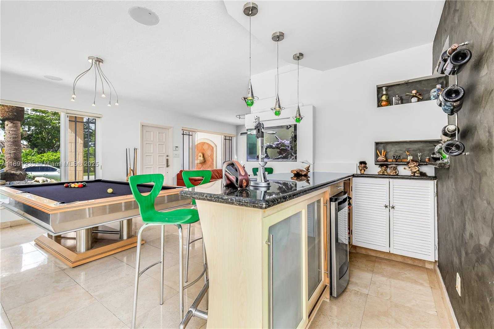 Small Image of 8801 DICKENS AVE, Surfside Number 40