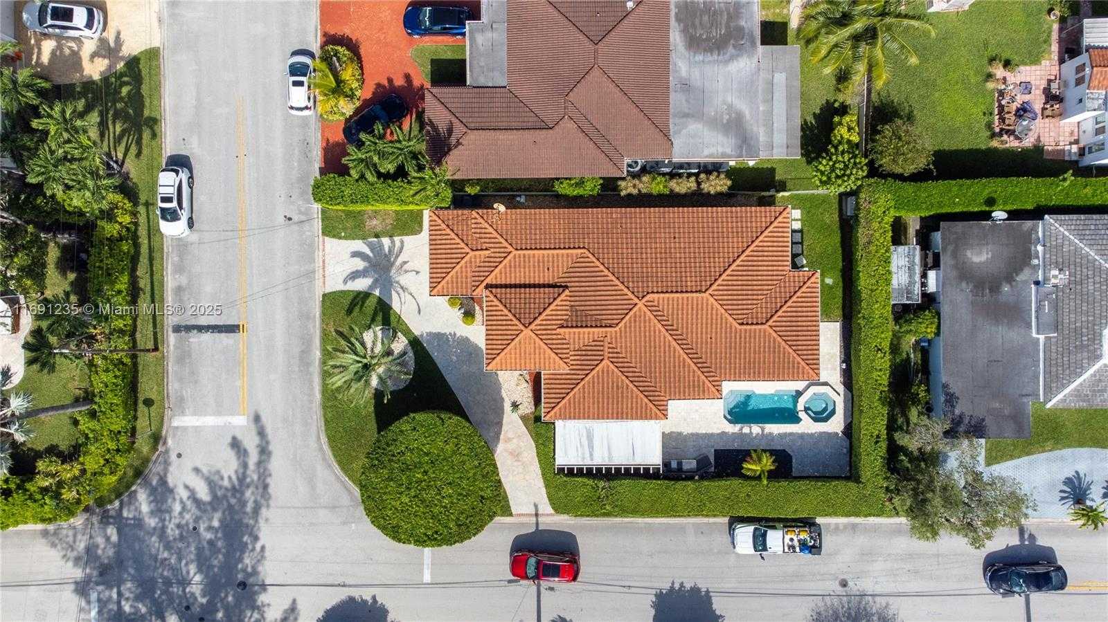 Small Image of 8801 DICKENS AVE, Surfside Number 43