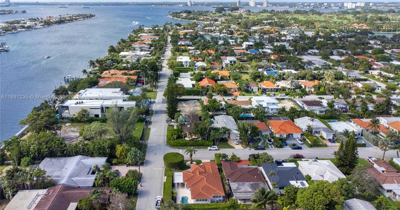 Small Image of 8801 DICKENS AVE, Surfside Number 5
