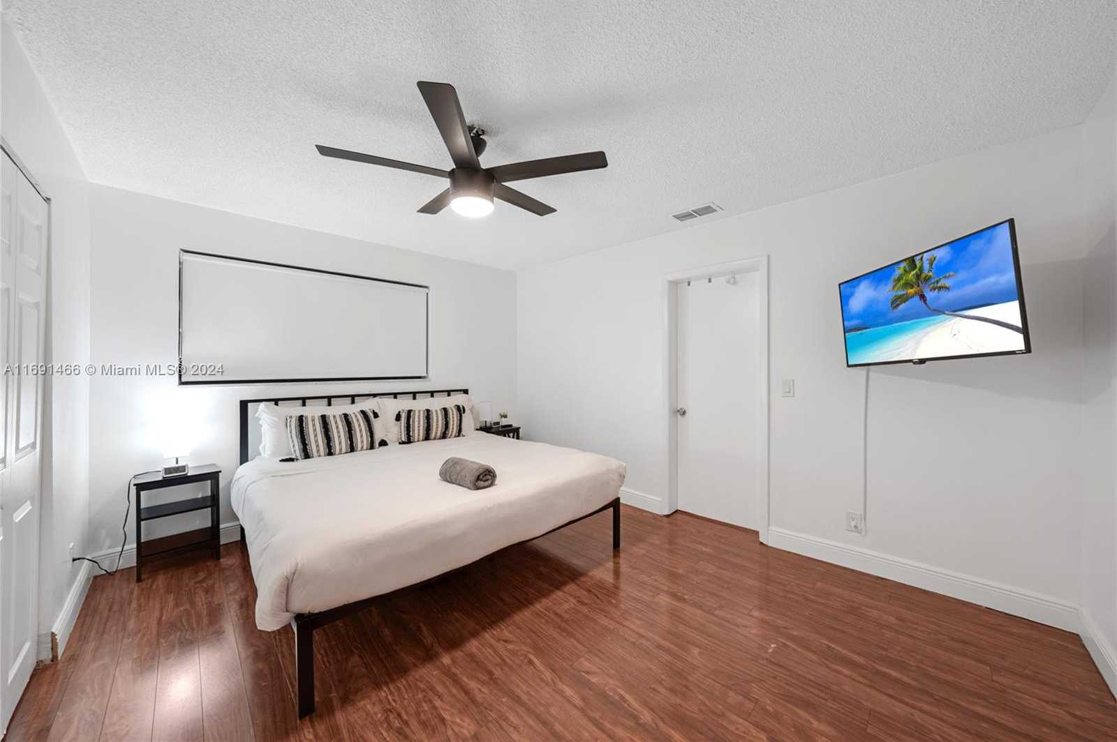Small Image of 5000 GRANT ST, Hollywood Number 24