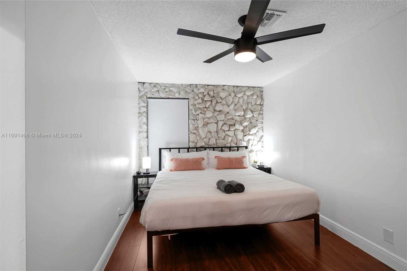 Small Image of 5000 GRANT ST, Hollywood Number 28