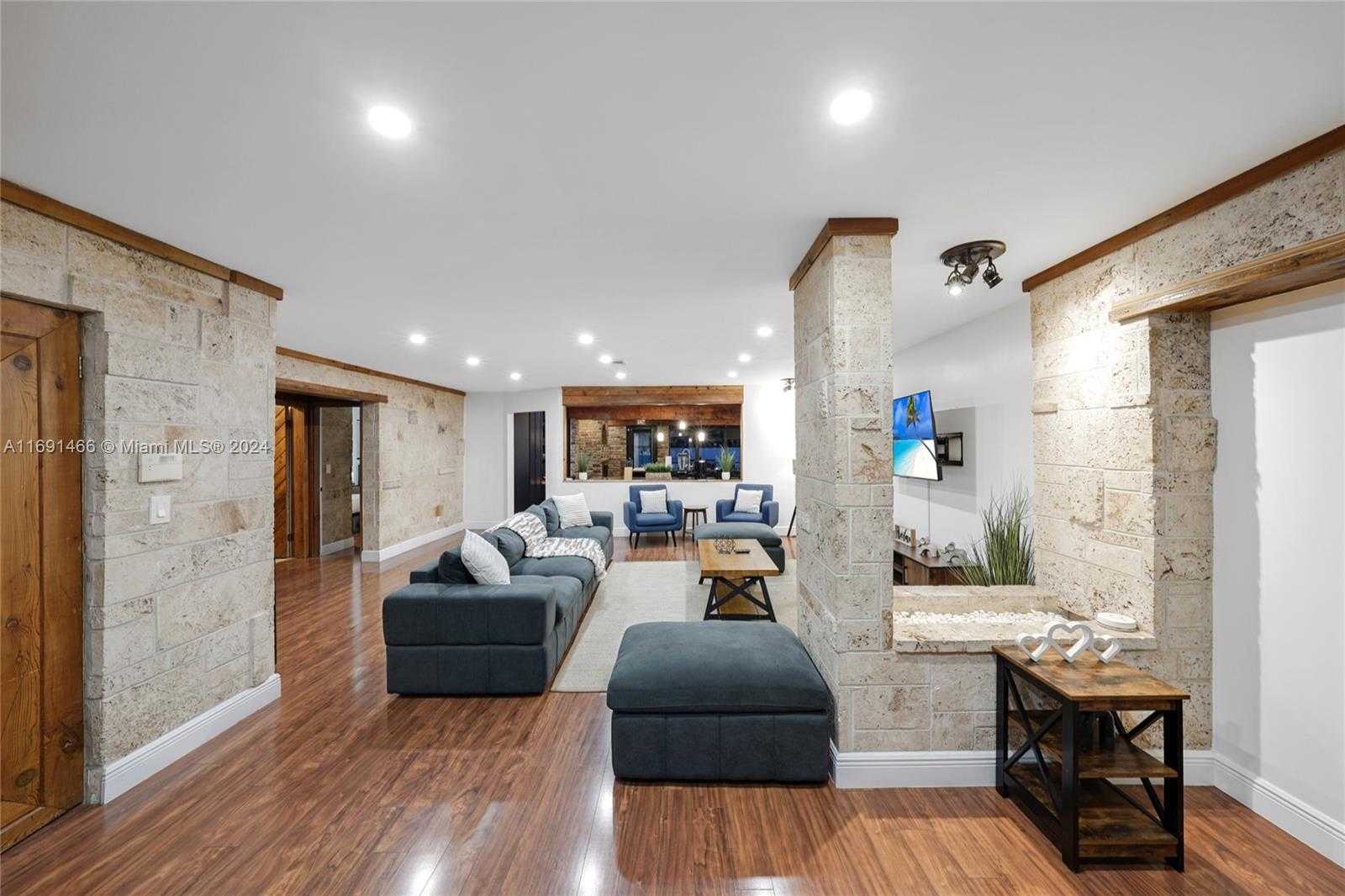 Small Image of 5000 GRANT ST, Hollywood Number 4