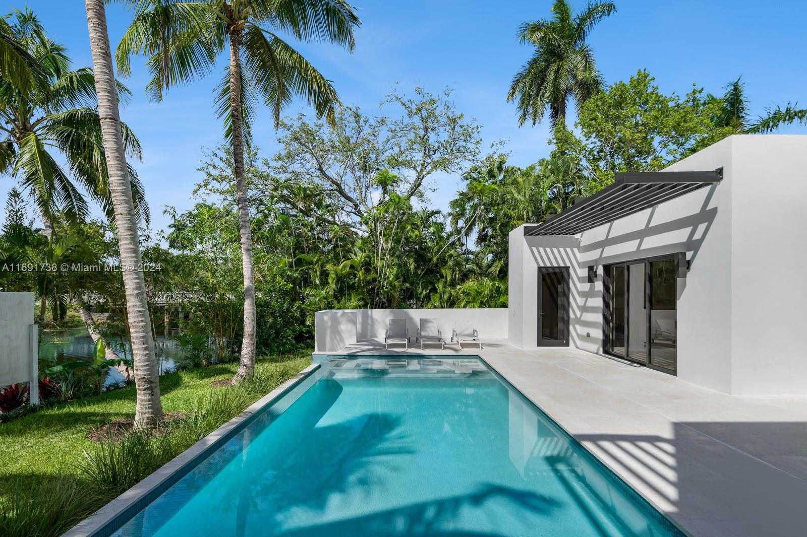 Small Image of 11150 GRIFFING BLVD, Biscayne Park Number 14