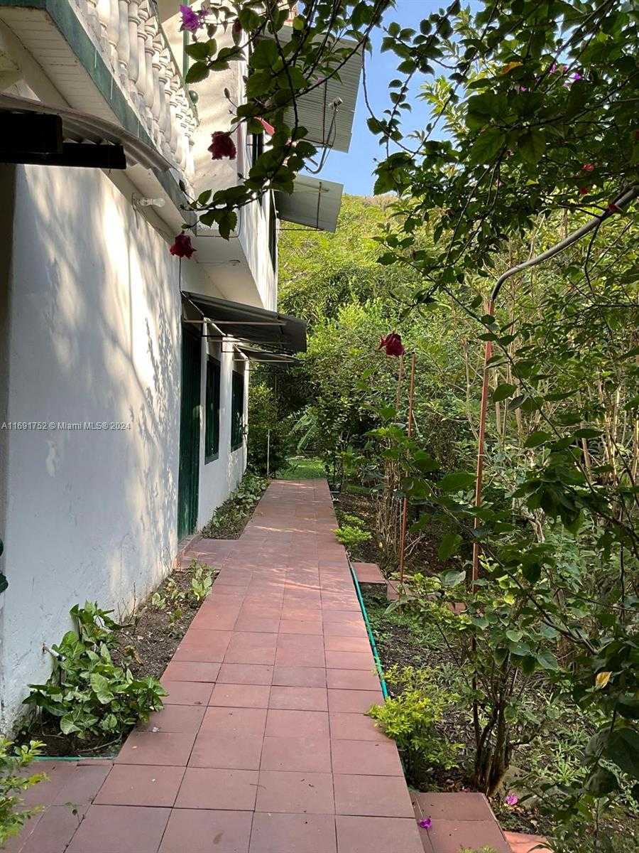 Small Image of Out of City Number 6