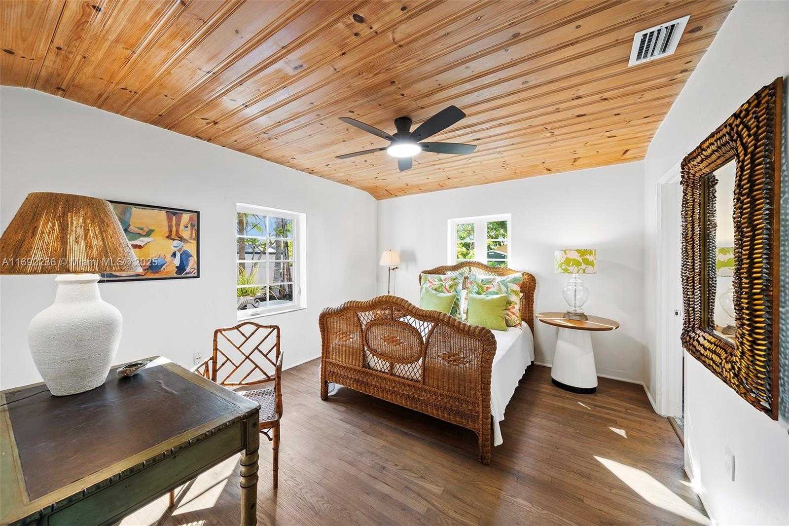 Small Image of 856 TYLER ST, Hollywood Number 37