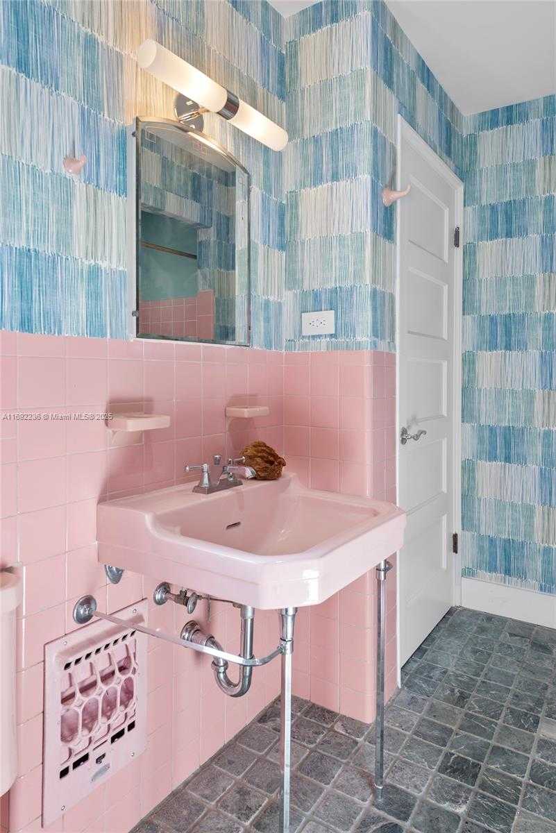 Small Image of 856 TYLER ST, Hollywood Number 41