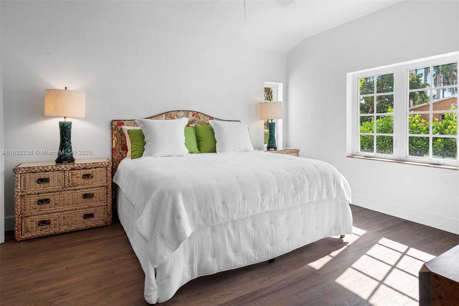 Small Image of 856 TYLER ST, Hollywood Number 42