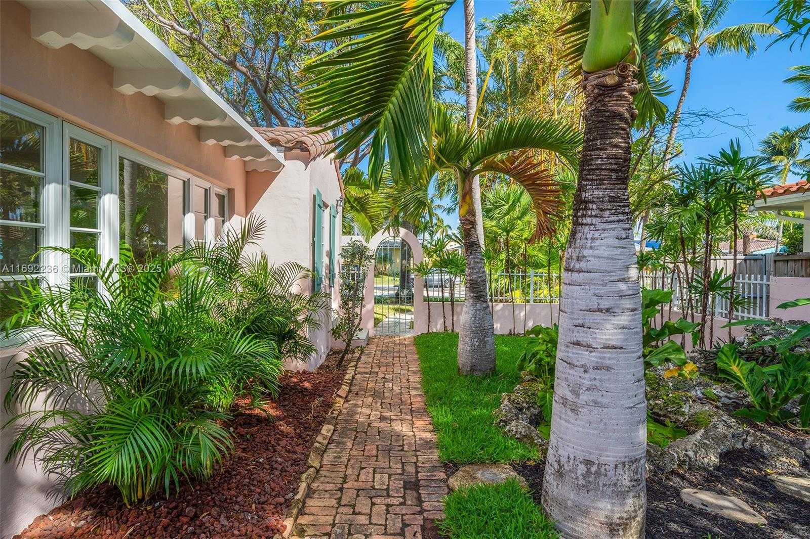 Small Image of 856 TYLER ST, Hollywood Number 55