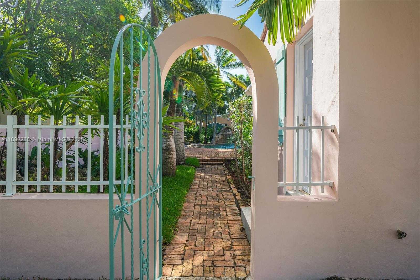 Small Image of 856 TYLER ST, Hollywood Number 57