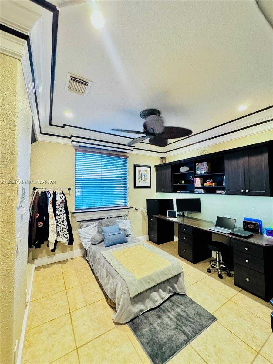 Small Image of 5363 SOUTH WEST 38TH AVE, Hollywood Number 17
