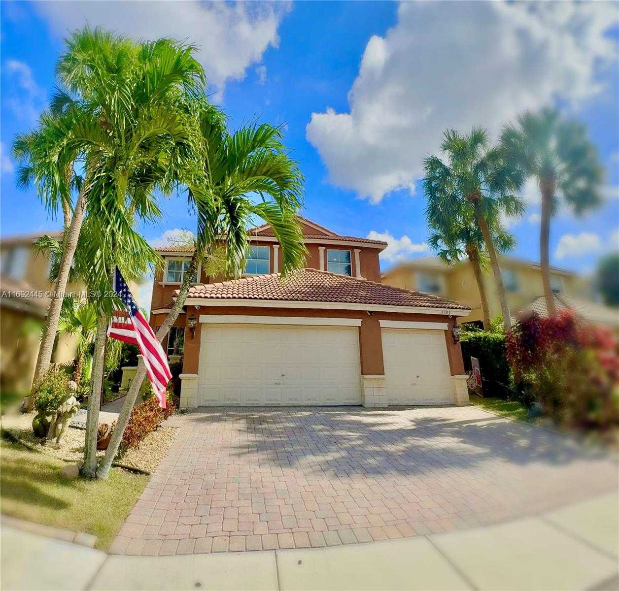 Small Image of 5363 SOUTH WEST 38TH AVE, Hollywood Number 2