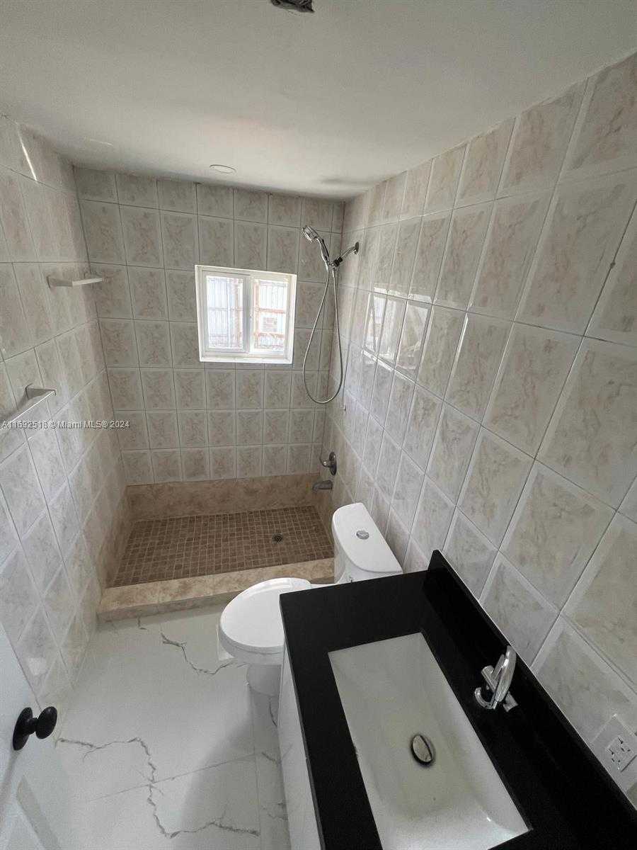 Small Image of 4787 EAST 8TH CT, Hialeah Number 12