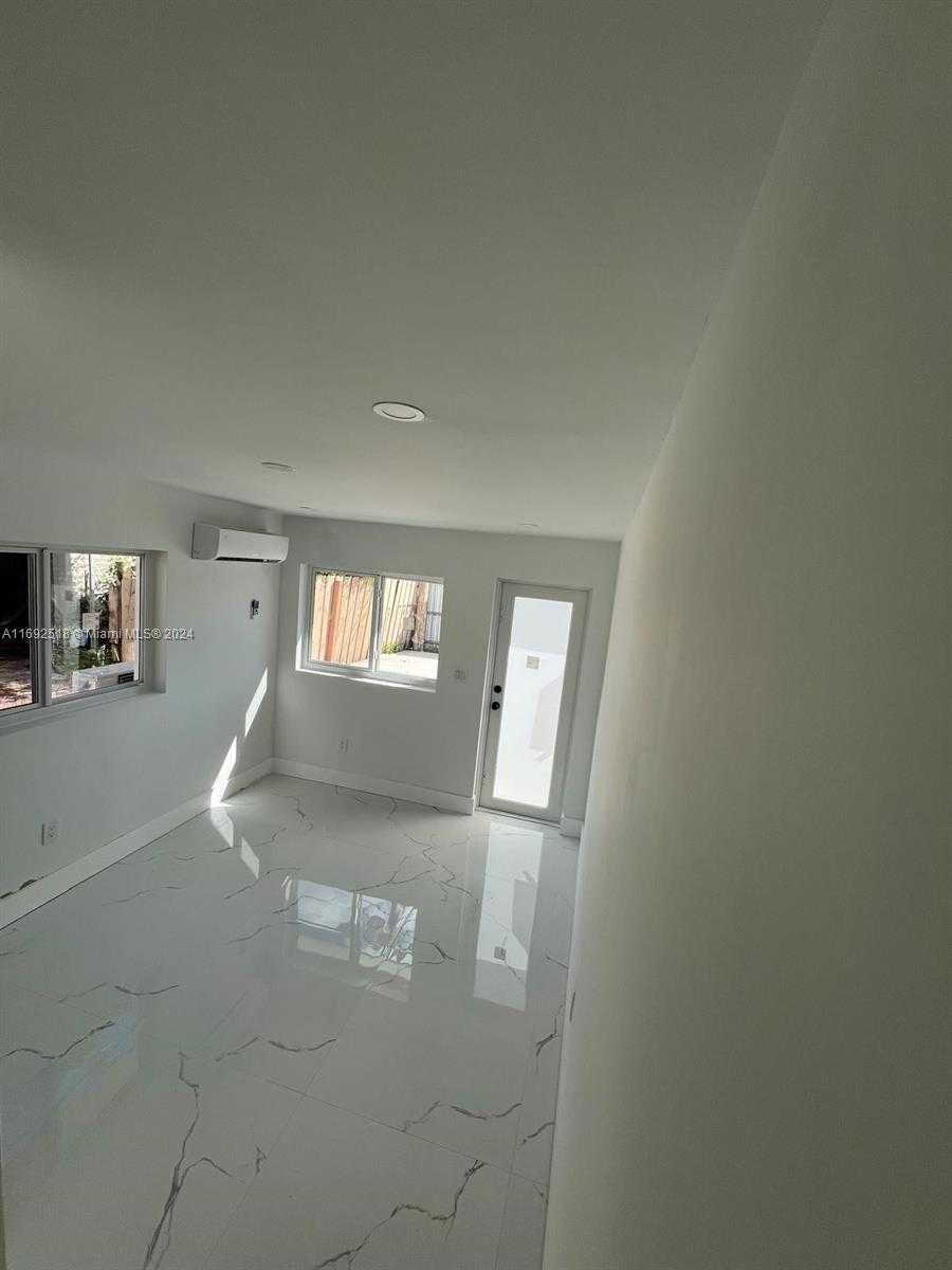 Small Image of 4787 EAST 8TH CT, Hialeah Number 14