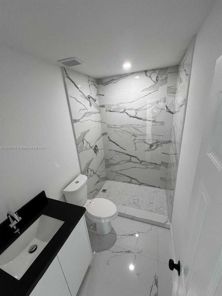 Small Image of 4787 EAST 8TH CT, Hialeah Number 15