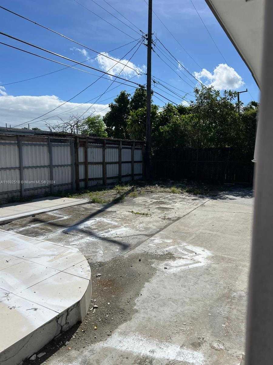 Small Image of 4787 EAST 8TH CT, Hialeah Number 17