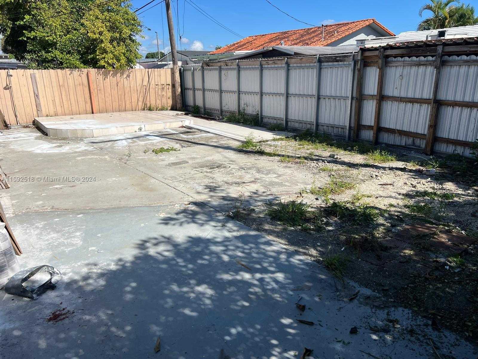 Small Image of 4787 EAST 8TH CT, Hialeah Number 18