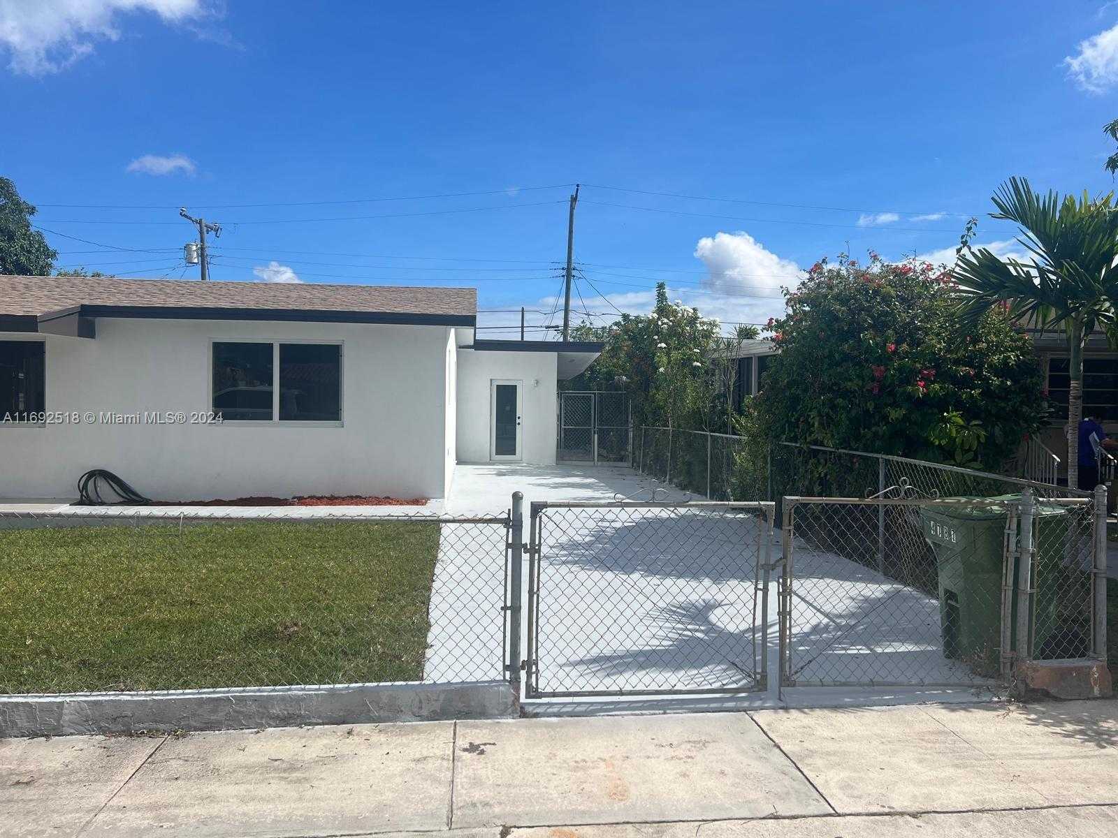 Small Image of 4787 EAST 8TH CT, Hialeah Number 3