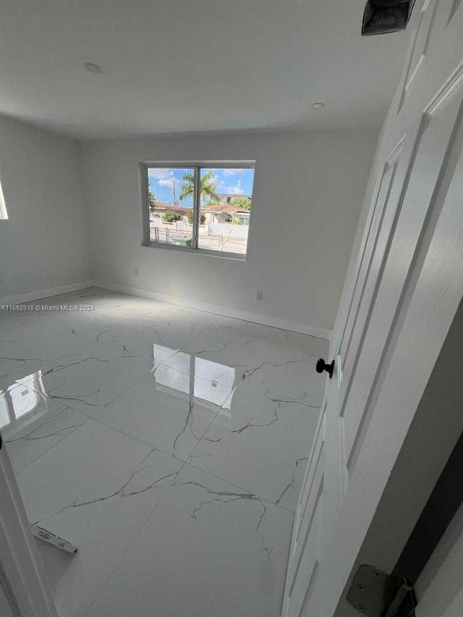 Small Image of 4787 EAST 8TH CT, Hialeah Number 9