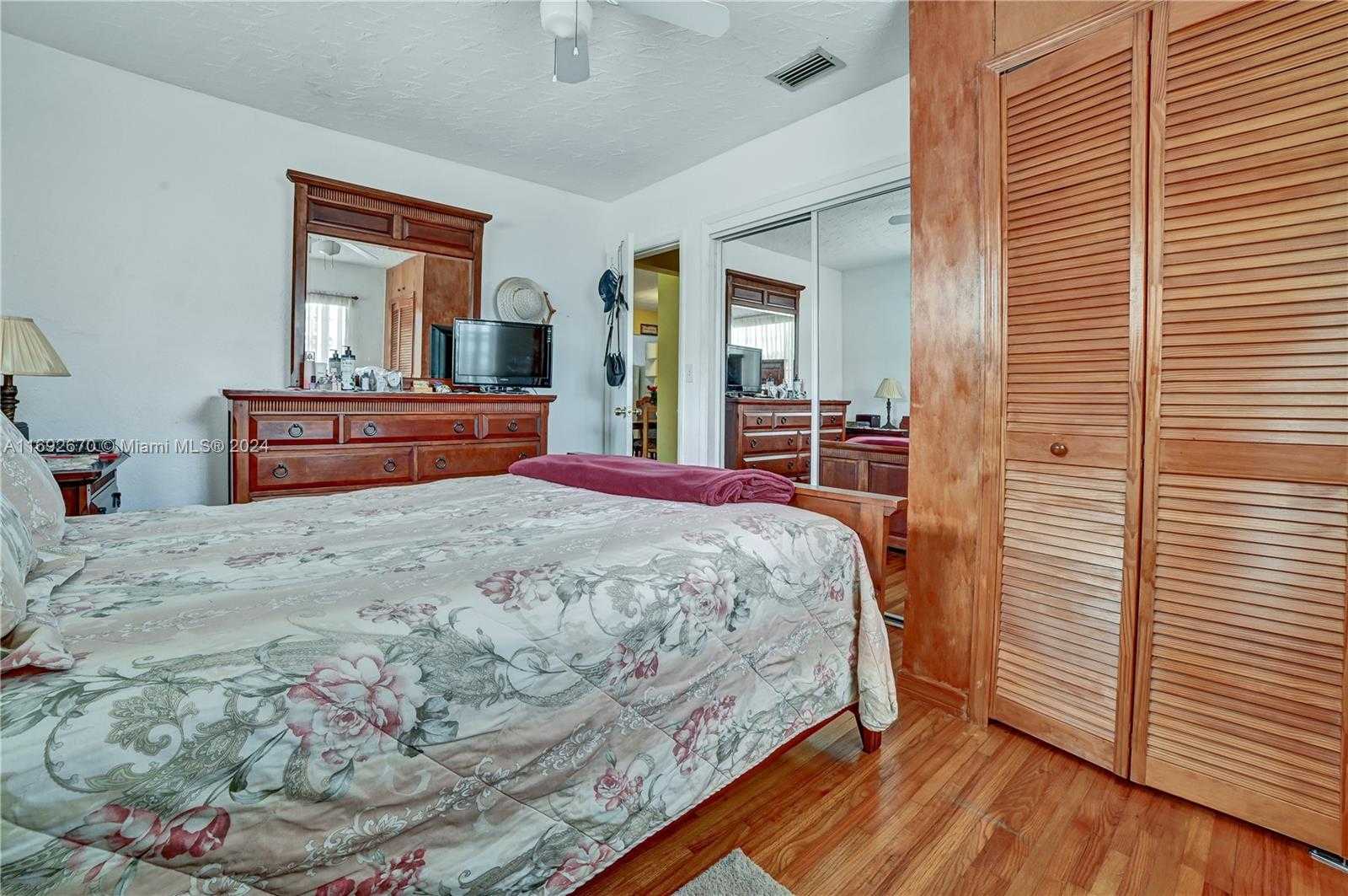 Small Image of 6525 MAYO ST, Hollywood Number 11