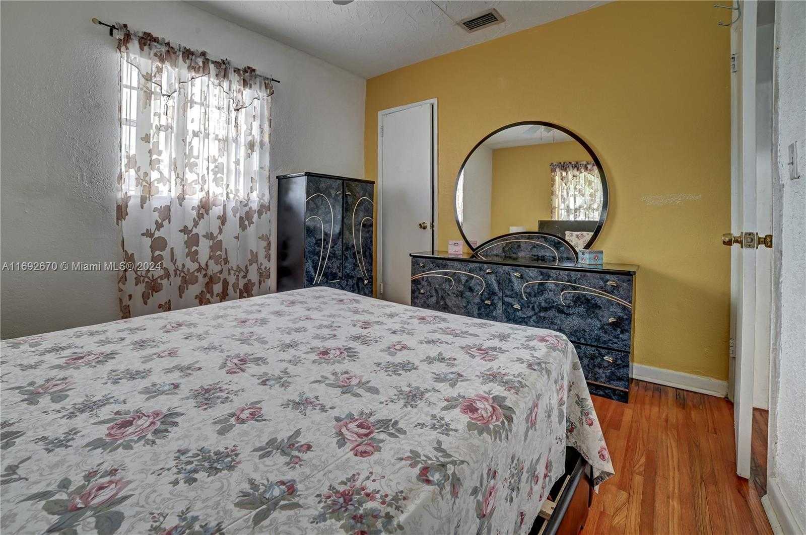 Small Image of 6525 MAYO ST, Hollywood Number 16