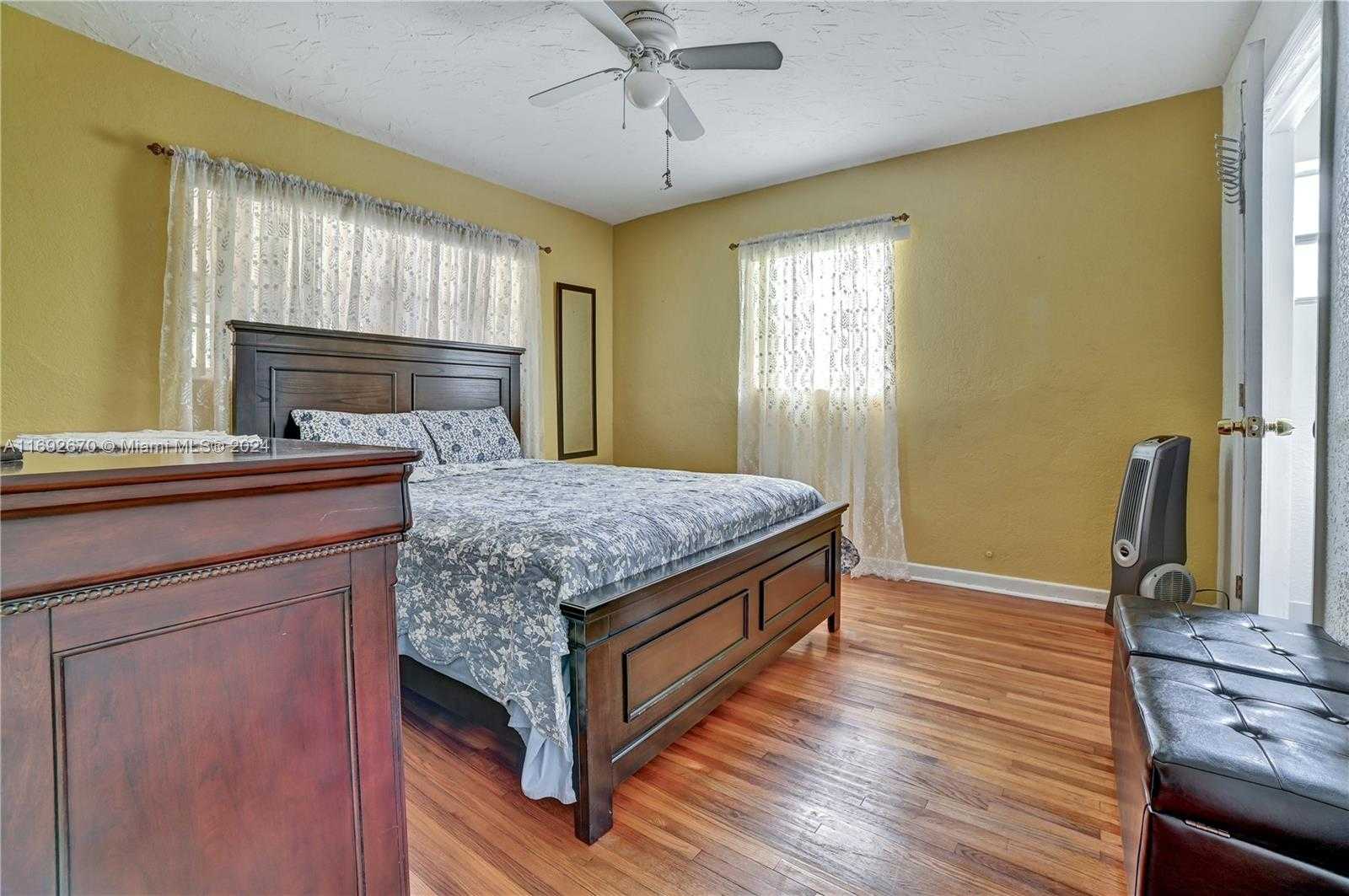 Small Image of 6525 MAYO ST, Hollywood Number 4