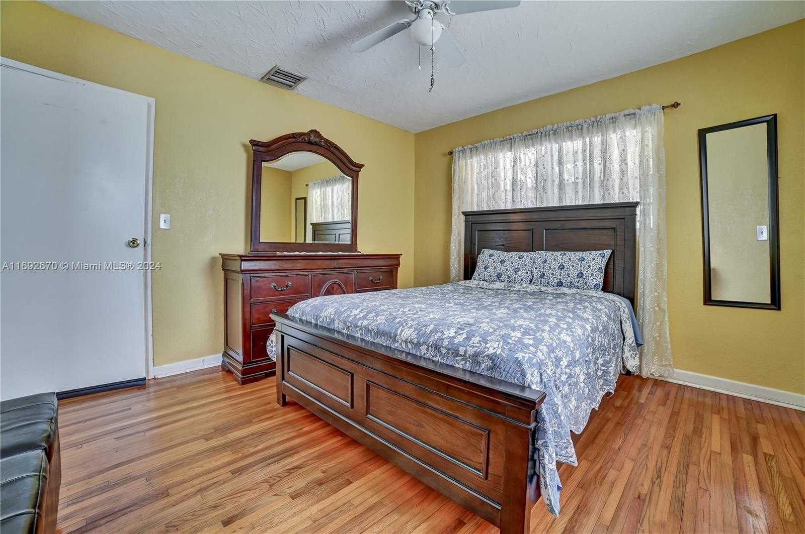 Small Image of 6525 MAYO ST, Hollywood Number 5