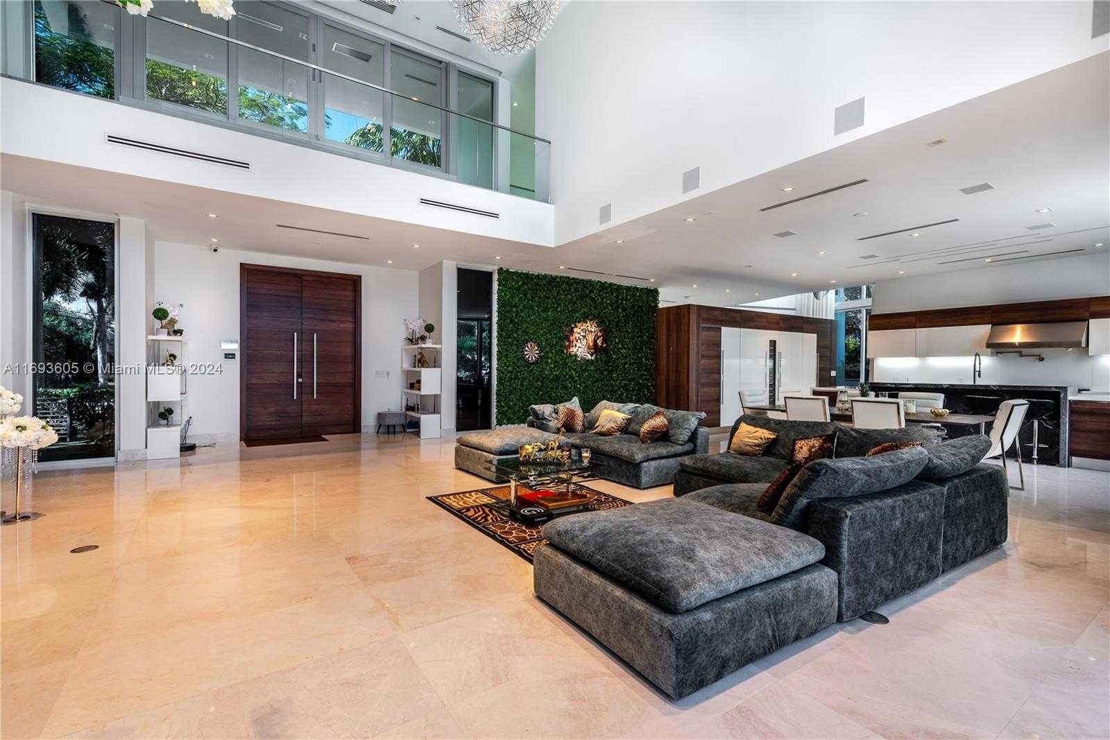 Small Image of 400 TAMARIND DR, Hallandale Beach Number 11