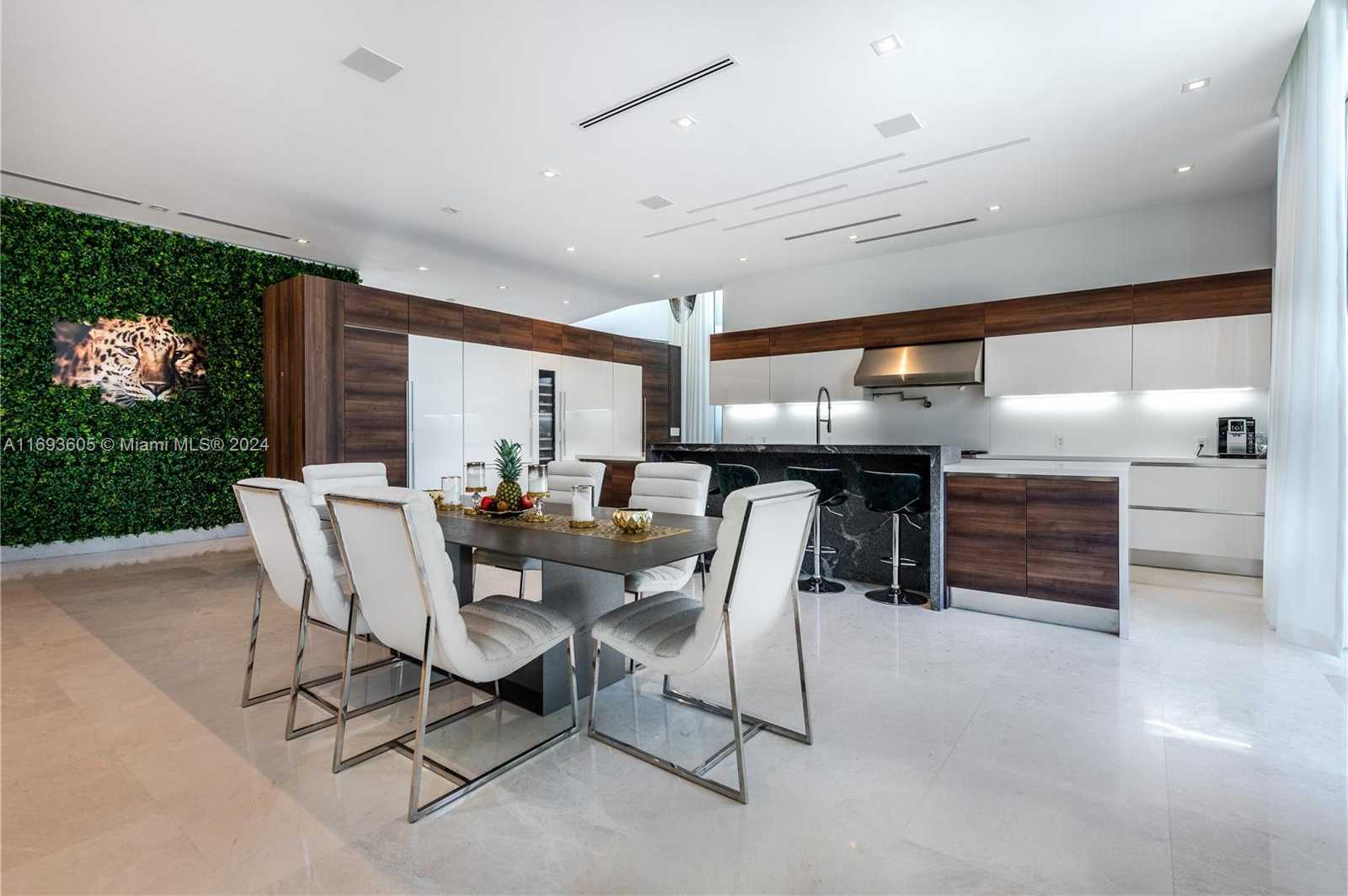 Small Image of 400 TAMARIND DR, Hallandale Beach Number 12
