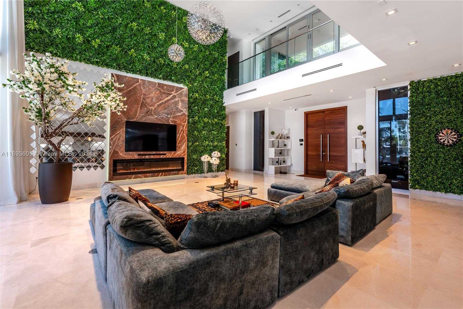 Small Image of 400 TAMARIND DR, Hallandale Beach Number 14