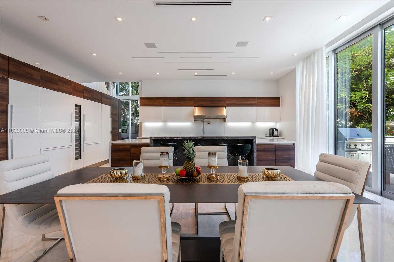 Small Image of 400 TAMARIND DR, Hallandale Beach Number 15