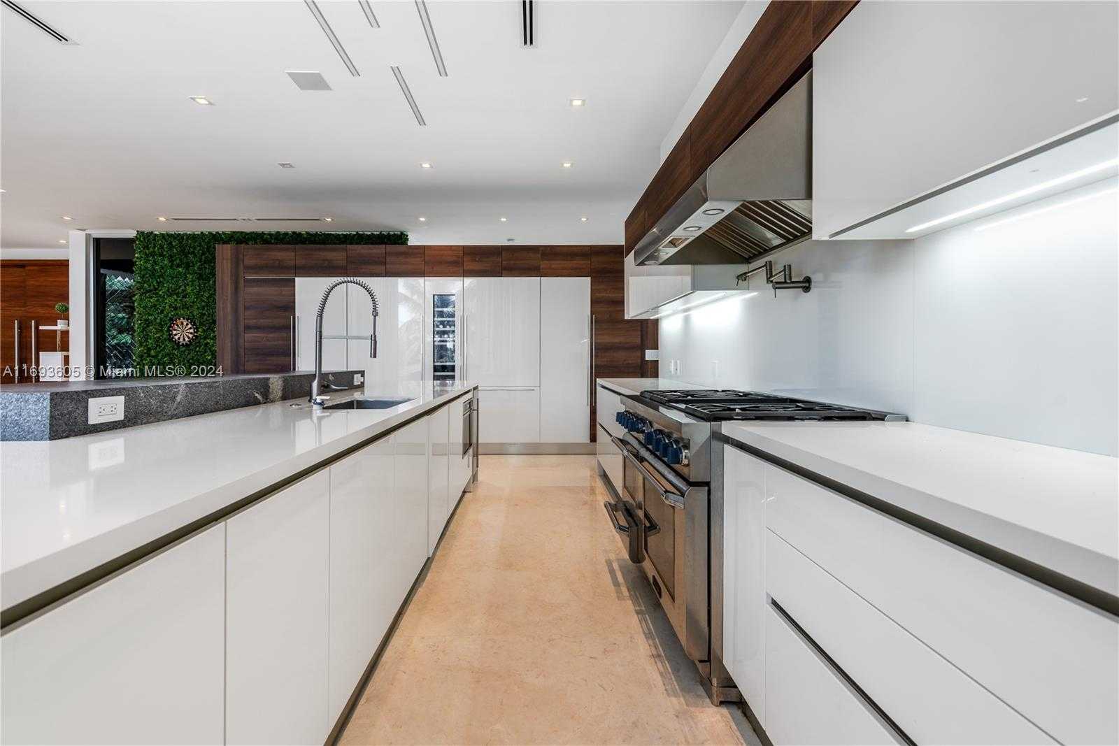 Small Image of 400 TAMARIND DR, Hallandale Beach Number 16
