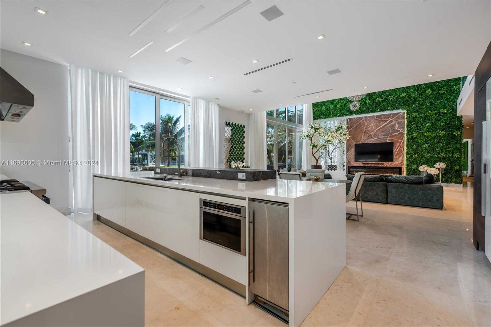 Small Image of 400 TAMARIND DR, Hallandale Beach Number 17
