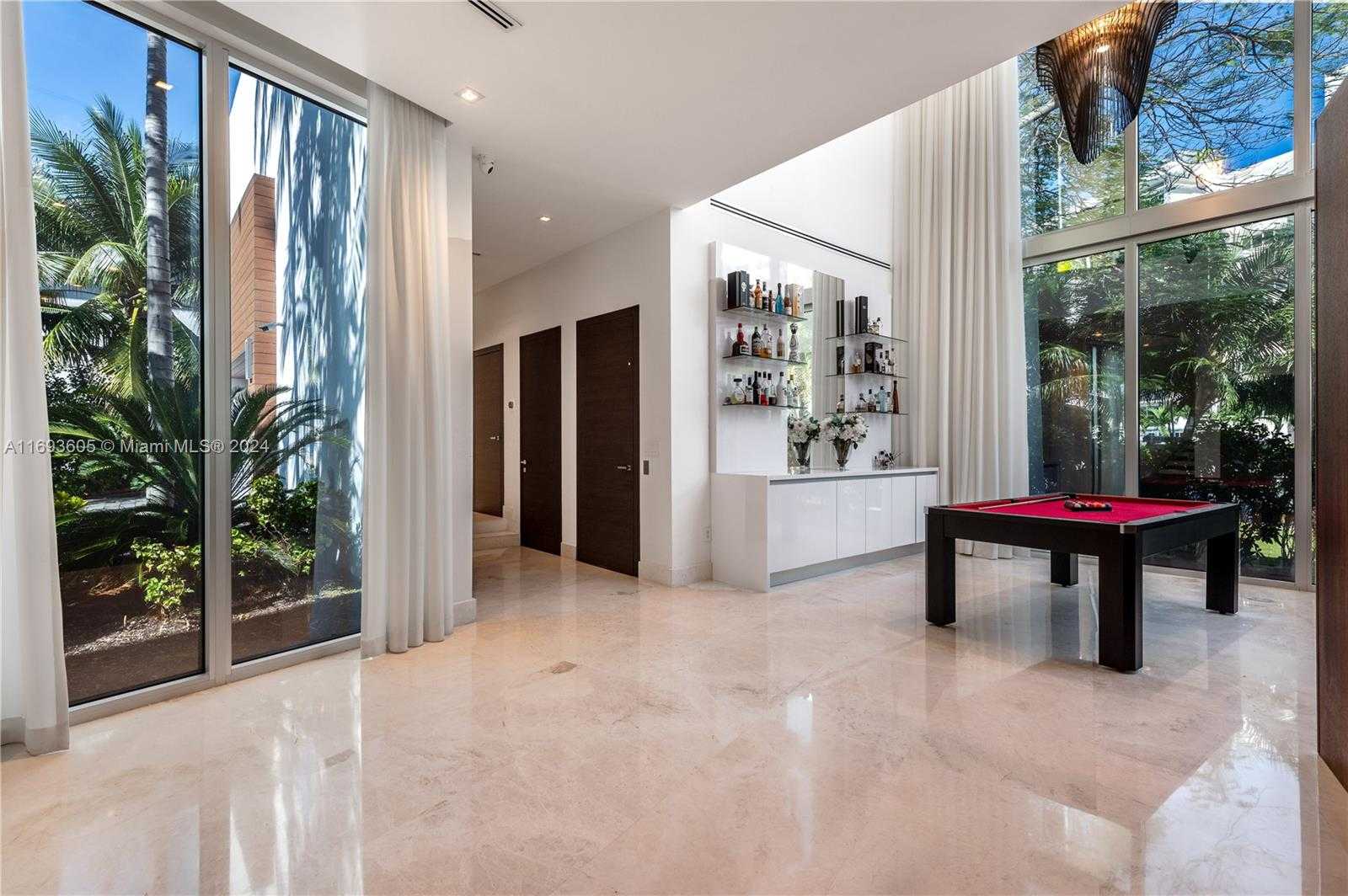 Small Image of 400 TAMARIND DR, Hallandale Beach Number 19