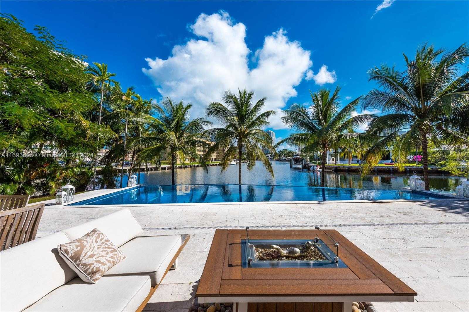 Small Image of 400 TAMARIND DR, Hallandale Beach Number 2
