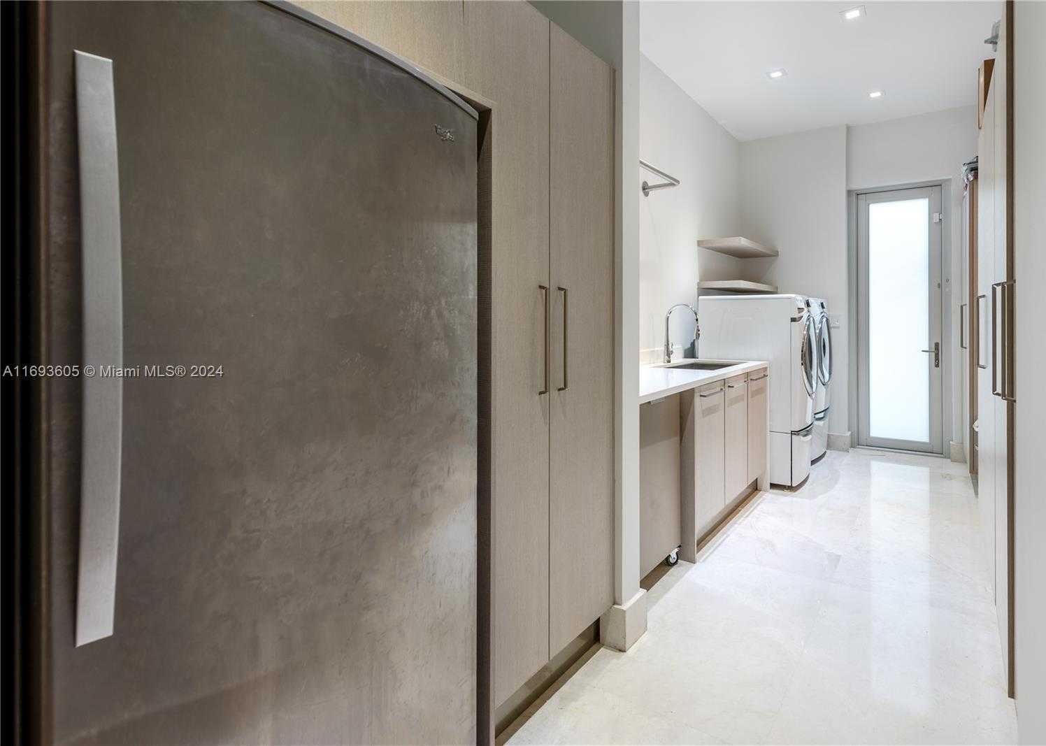 Small Image of 400 TAMARIND DR, Hallandale Beach Number 21